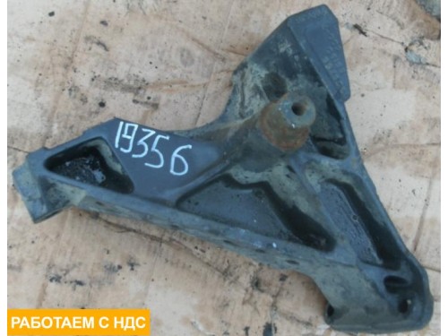 Кронштейн переднего бампера правый