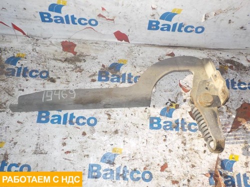 Кронштейн капота правый